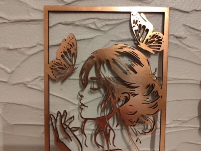 La fille aux papillons