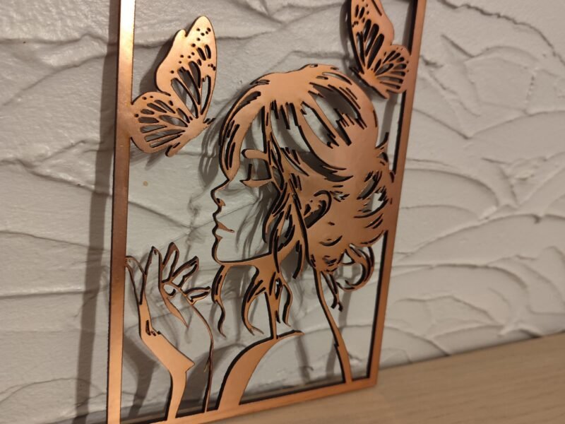 La fille aux papillons