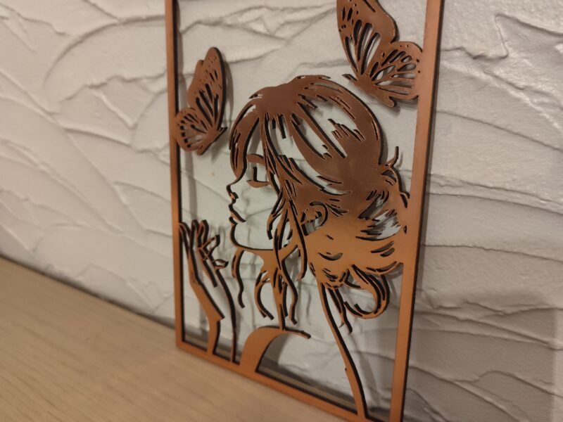 La fille aux papillons