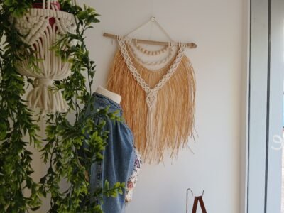 Tenture murale en macramé
