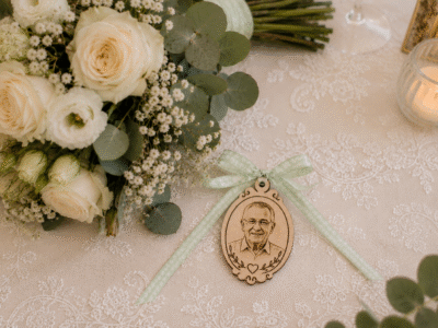 Broche et médaillon de bouquet