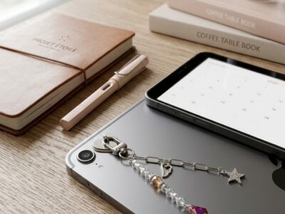 BIJOUX ADHÉSIFS POUR TÉLÉPHONE OU TABLETTE