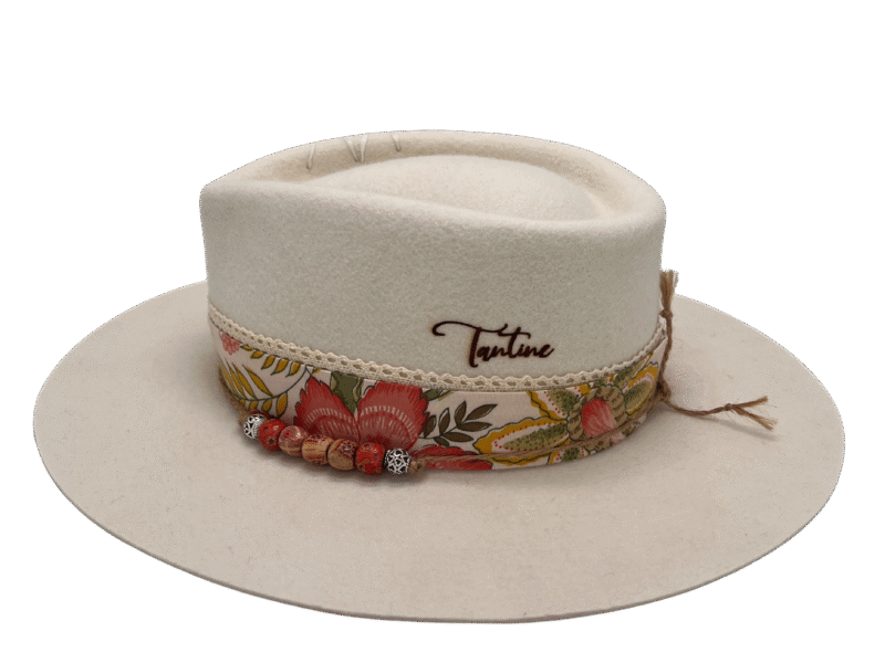 Création de chapeau sur mesure et pièce unique.