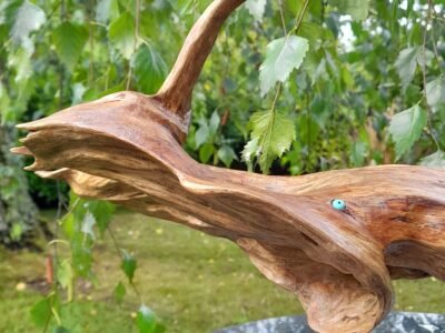 Le Génie de la Rivière - Sculpture de poisson en bois artisanale - Pièce unique sculptée main dans une branche de pin