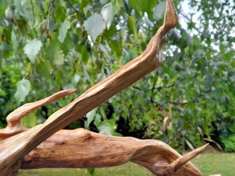 Le Génie de la Rivière - Sculpture de poisson en bois artisanale - Pièce unique sculptée main dans une branche de pin