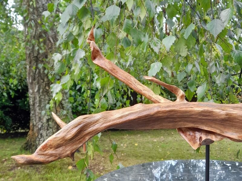 Le Génie de la Rivière - Sculpture de poisson en bois artisanale - Pièce unique sculptée main dans une branche de pin