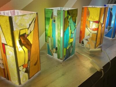 Lampe à poser en mosaïque de verre façon vitrail