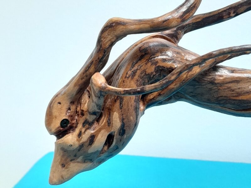 Haku, L'Esprit de la Rivière - Sculpture de dragon en bois artisanale - Pièce unique sculptée main dans une racine de bruyère