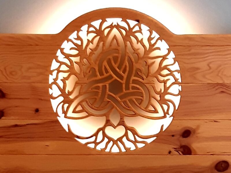 Tête de lit en bois massif sur mesure