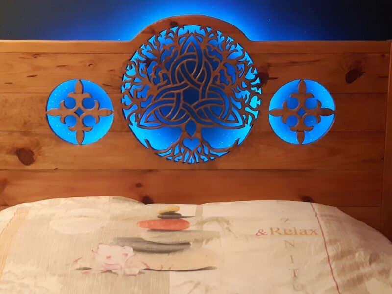 Tête de lit en bois massif sur mesure