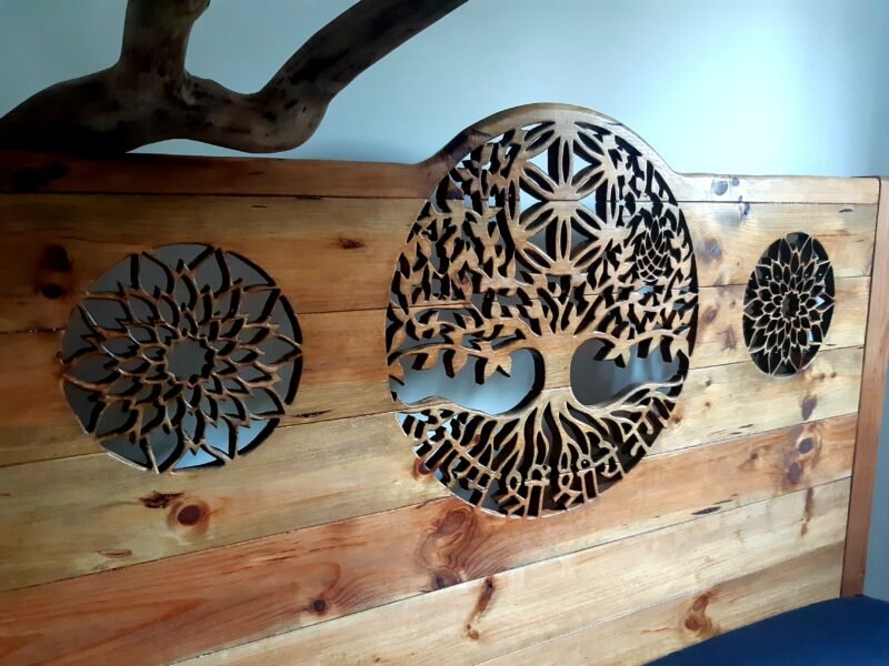 Tête de lit en bois massif sur mesure