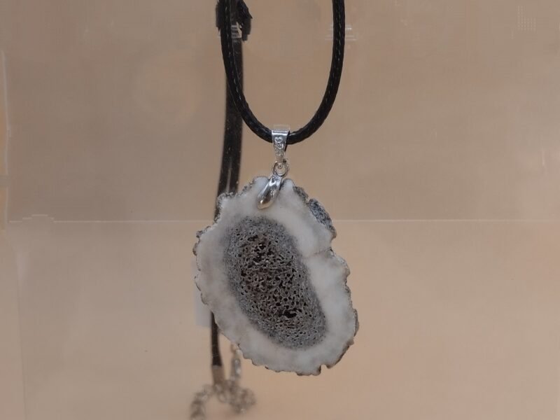 Boucles d'oreilles et pendentifs en bois de cerf
