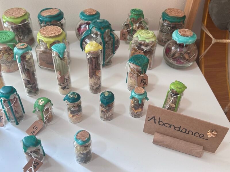 Guérisseuse en libération émotionnelle et créatrice de bijoux