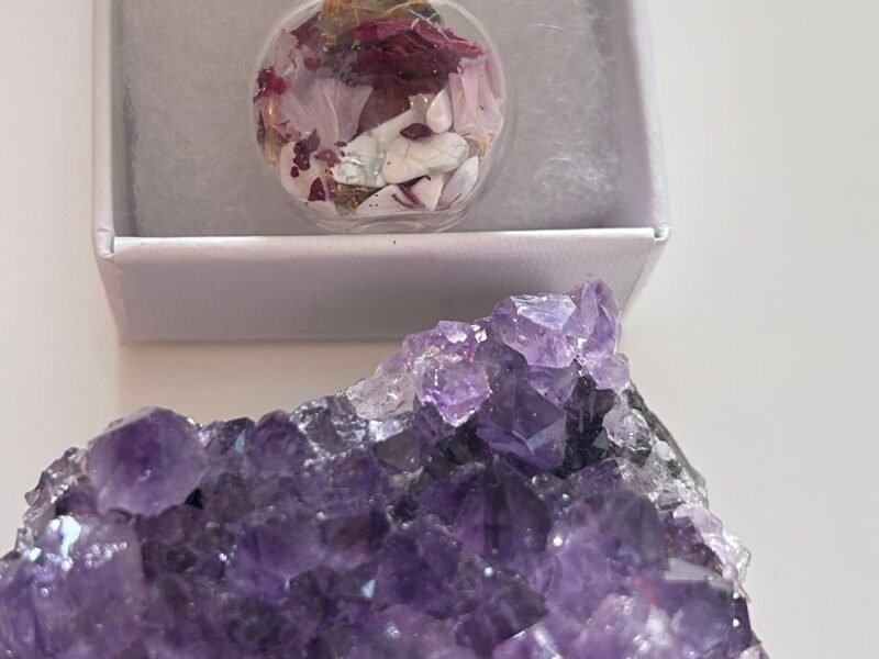 Guérisseuse en libération émotionnelle et créatrice de bijoux