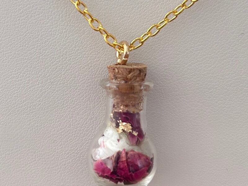 Guérisseuse en libération émotionnelle et créatrice de bijoux