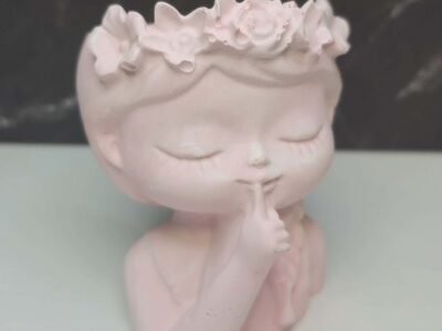 🌸 Petit pot de fleur – Dame fleurie en résine naturelle