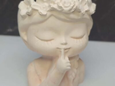 🌸 Petit pot de fleur – Dame fleurie en résine naturelle