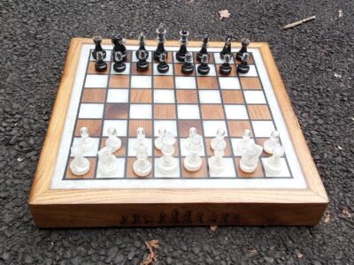 Echiquier bois noble et epoxy nacré