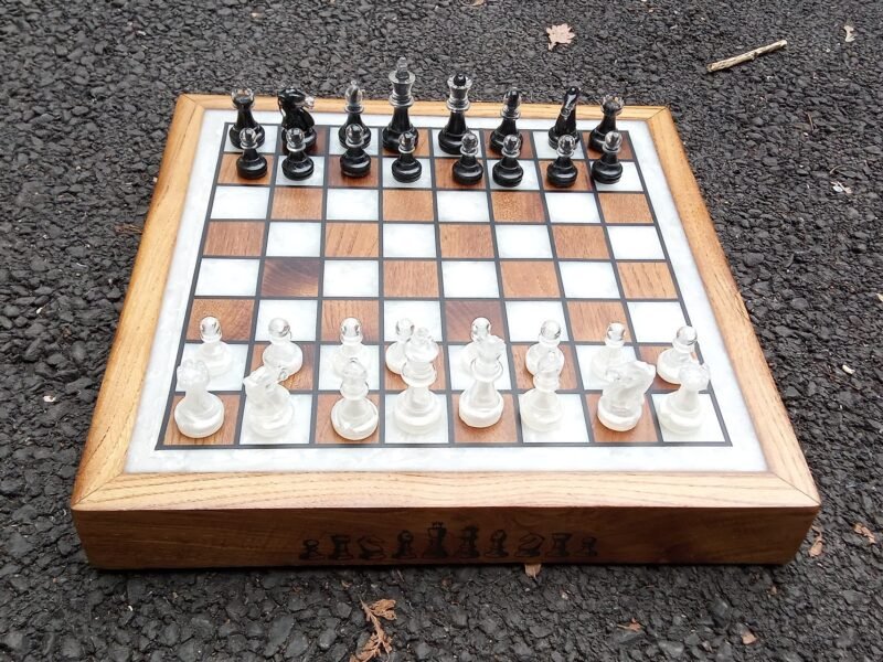 Echiquier bois noble et epoxy nacré