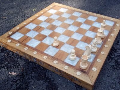 Echiquier bois noble et epoxy nacré