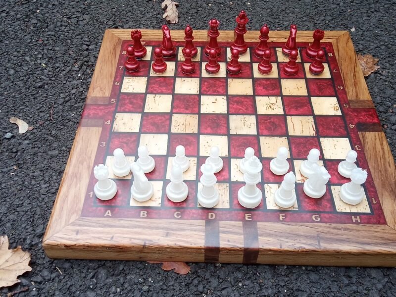 Echiquier bois noble et epoxy nacré