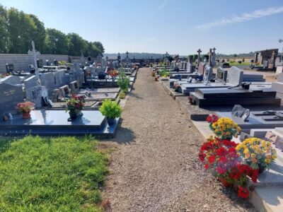 Claude Sépulture Nettoyage 02 . Je propose le nettoyage complet et l’entretien de tombes