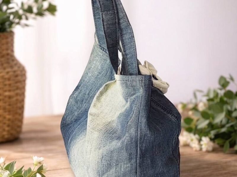 Sac porté main en jean upcyclé