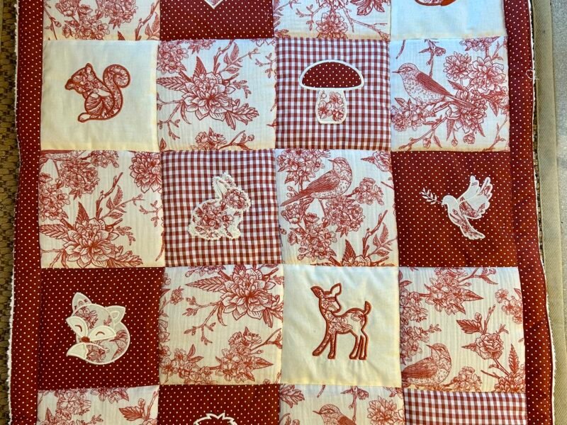 Ensemble bébé en double-gaze motifs toile jouy