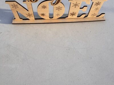 Décoration de table « Joyeux Noël » en bois de tilleul, fabrication artisanale