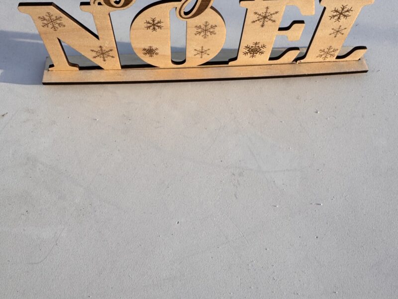 Décoration de table « Joyeux Noël » en bois de tilleul, fabrication artisanale
