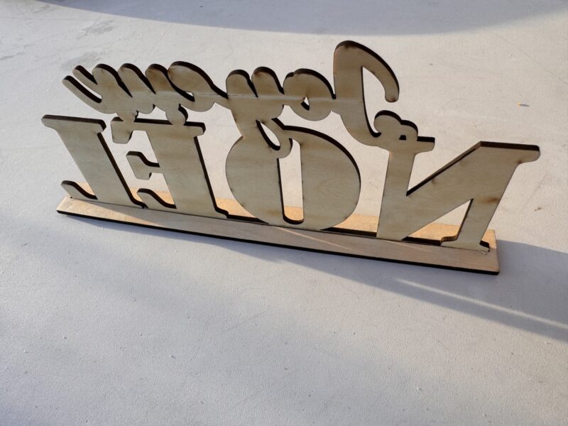 Décoration de table « Joyeux Noël » en bois de tilleul, fabrication artisanale