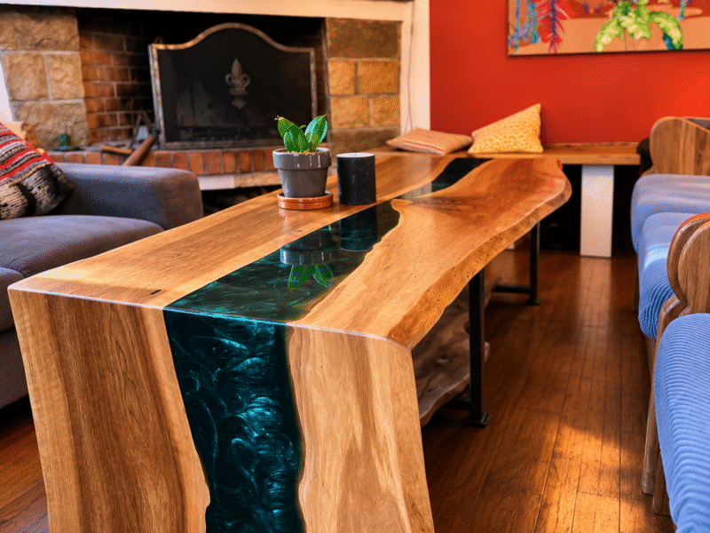 Meuble et objet déco sur mesure en bois massif et résine epoxy