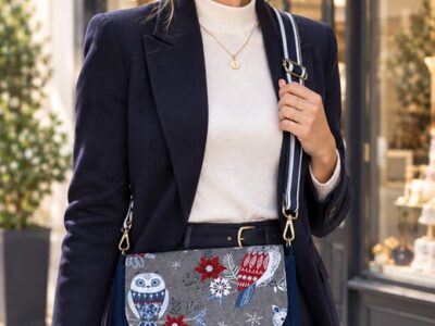 Sac à bandoulière Noëline - Suédine bleu-Roy et hiboux de Noël.