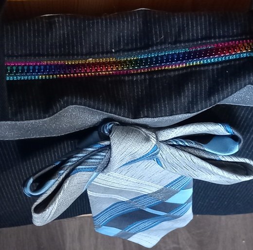 Sac en tissu recyclé zippé.