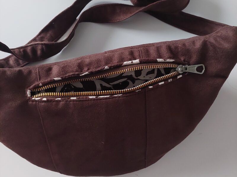 Sac Banane Artisanale – Marron Peau de Pêche & Doublure Vintage – Pièce Unique