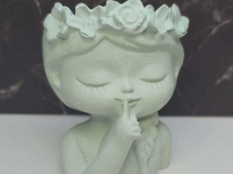 🌸 Petit pot de fleur – Dame fleurie en résine naturelle