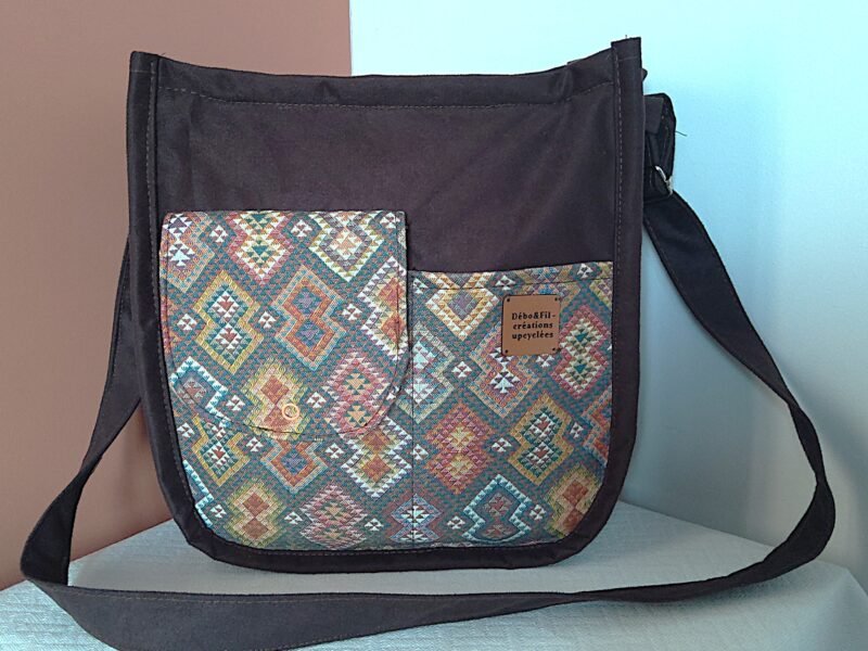 Sac Bandoulière Artisanat Upcyclé Marron & Motifs Ethniques – Pièce Unique