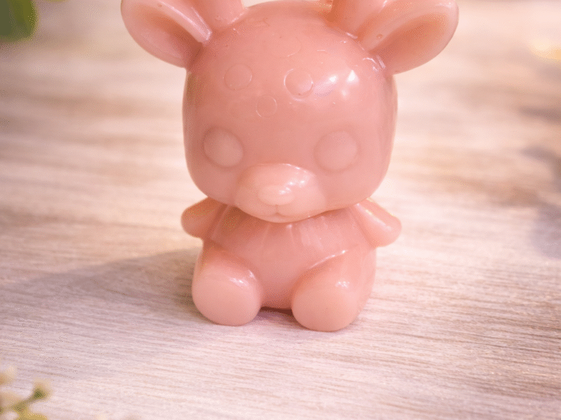 Cerf en résine rose – Fait main