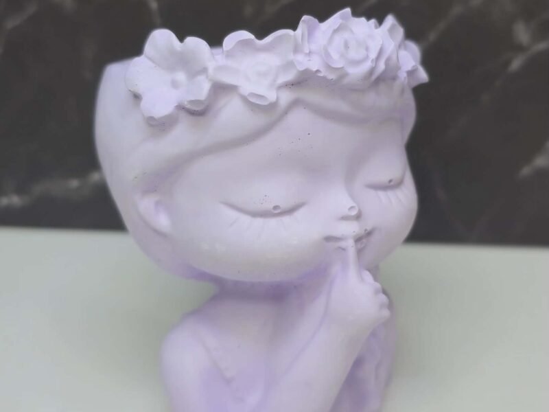 🌸 Petit pot de fleur – Dame fleurie en résine naturelle