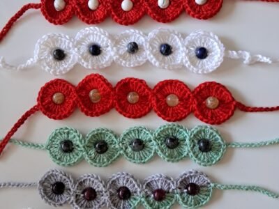 Bracelet et boucles d'oreilles au crochet