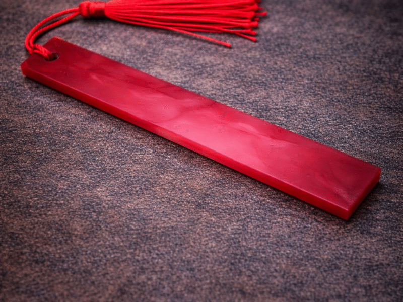 Marque-page en résine – Rouge & Blanc