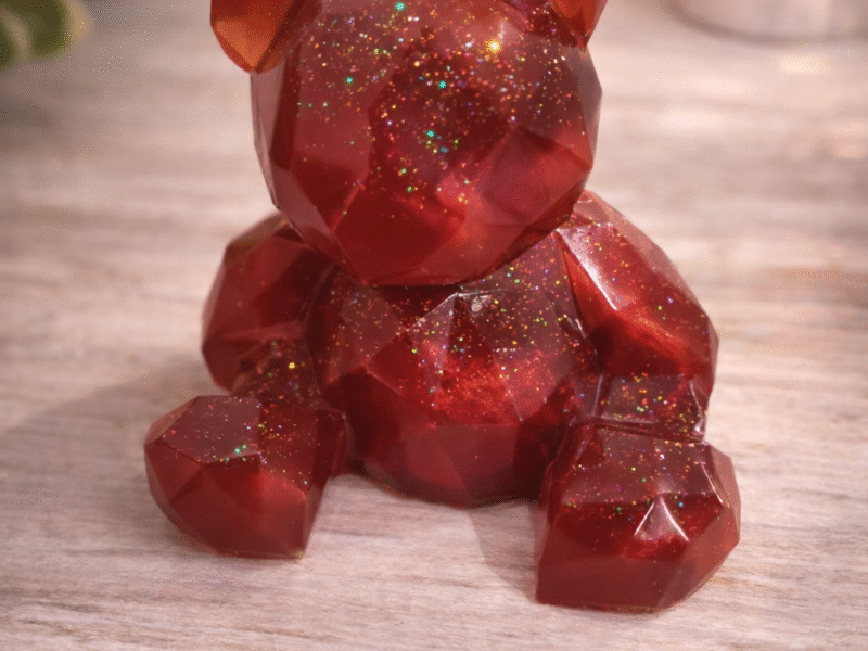 Ourson en résine mauve – Effet pailleté