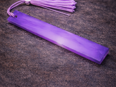 Marque-page en résine – Violet & Blanc