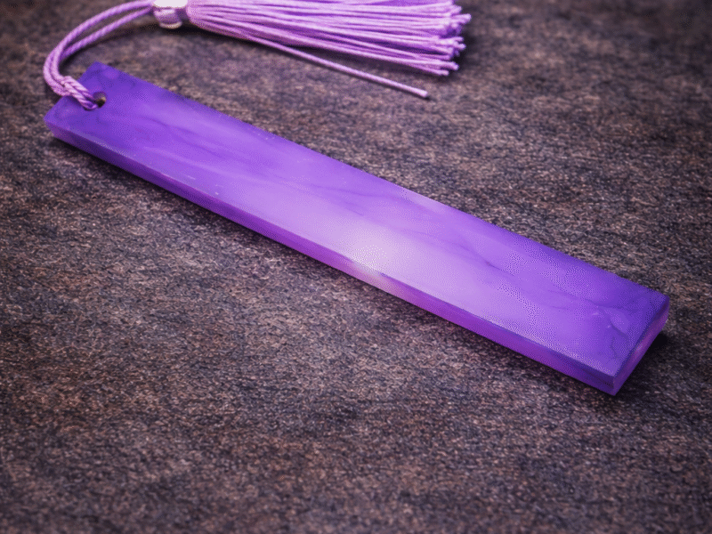 Marque-page en résine – Violet & Blanc