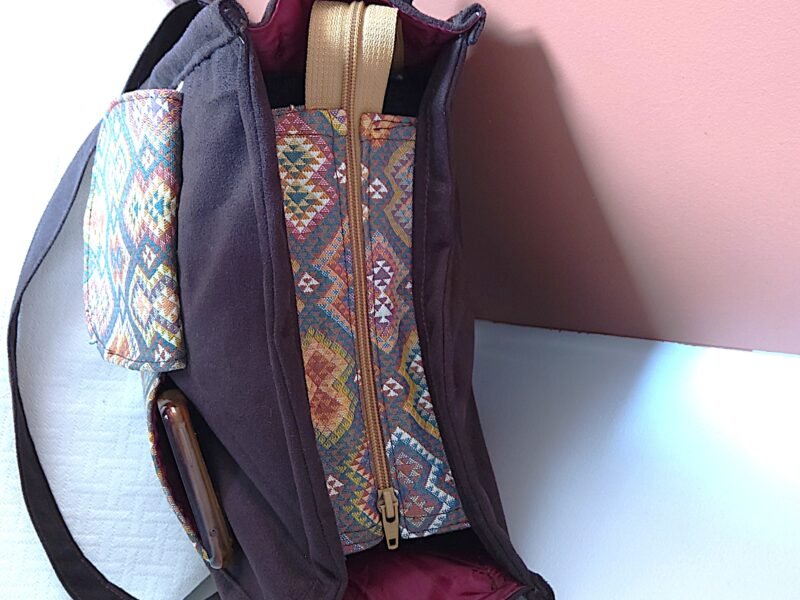 Sac Bandoulière Artisanat Upcyclé Marron & Motifs Ethniques – Pièce Unique