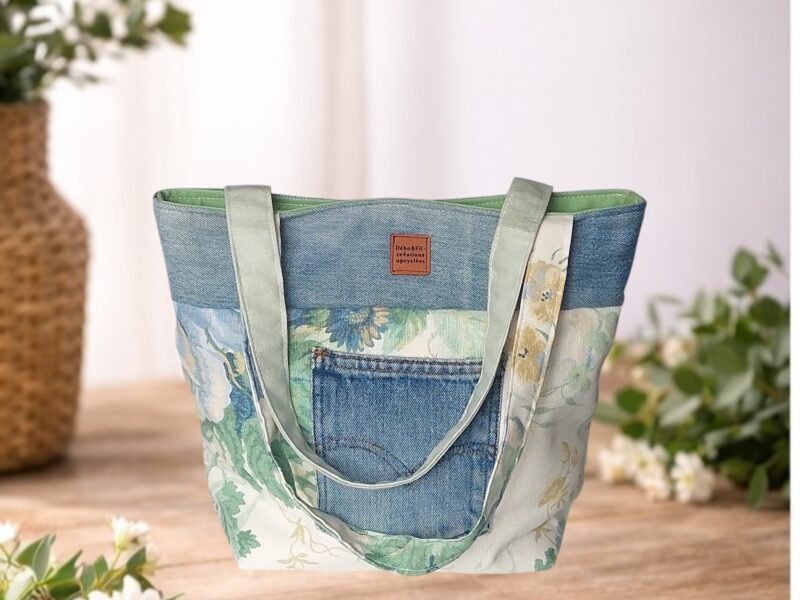 Sac cabas upcycling jean & tissu fleuri vintage – pièce unique fait main 🌿