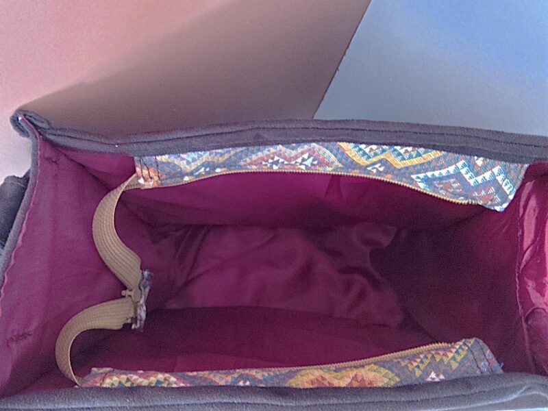 Sac Bandoulière Artisanat Upcyclé Marron & Motifs Ethniques – Pièce Unique